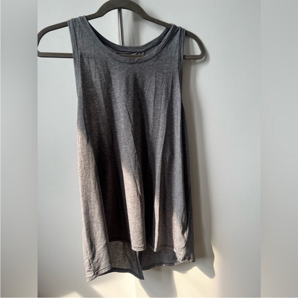 3-Gap Activefit Breathe workout tops. Blue, Grey & black. Size Large. - Picture 3 of 6